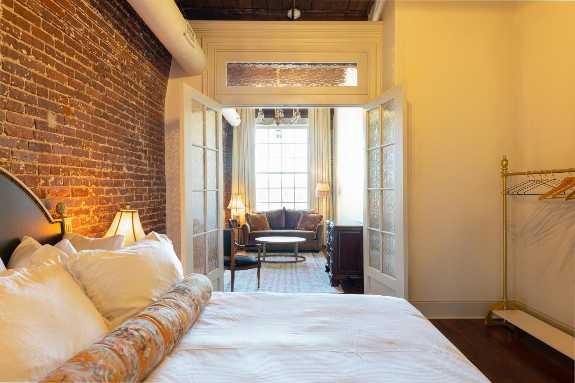 Hotel Cleo, Knoxville Downtown, A Tribute Portfolio Hotel Eksteriør bilde