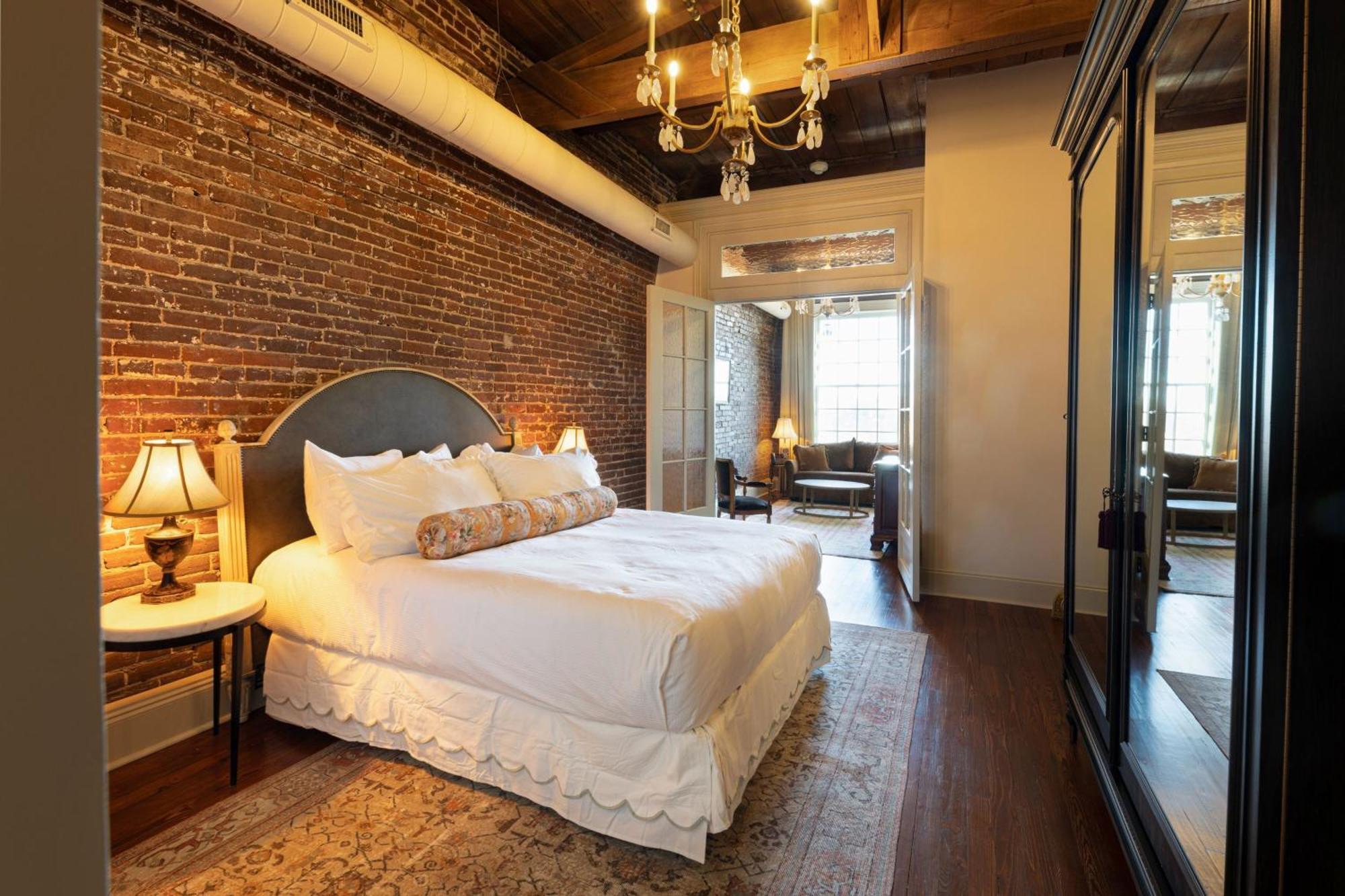 Hotel Cleo, Knoxville Downtown, A Tribute Portfolio Hotel Eksteriør bilde